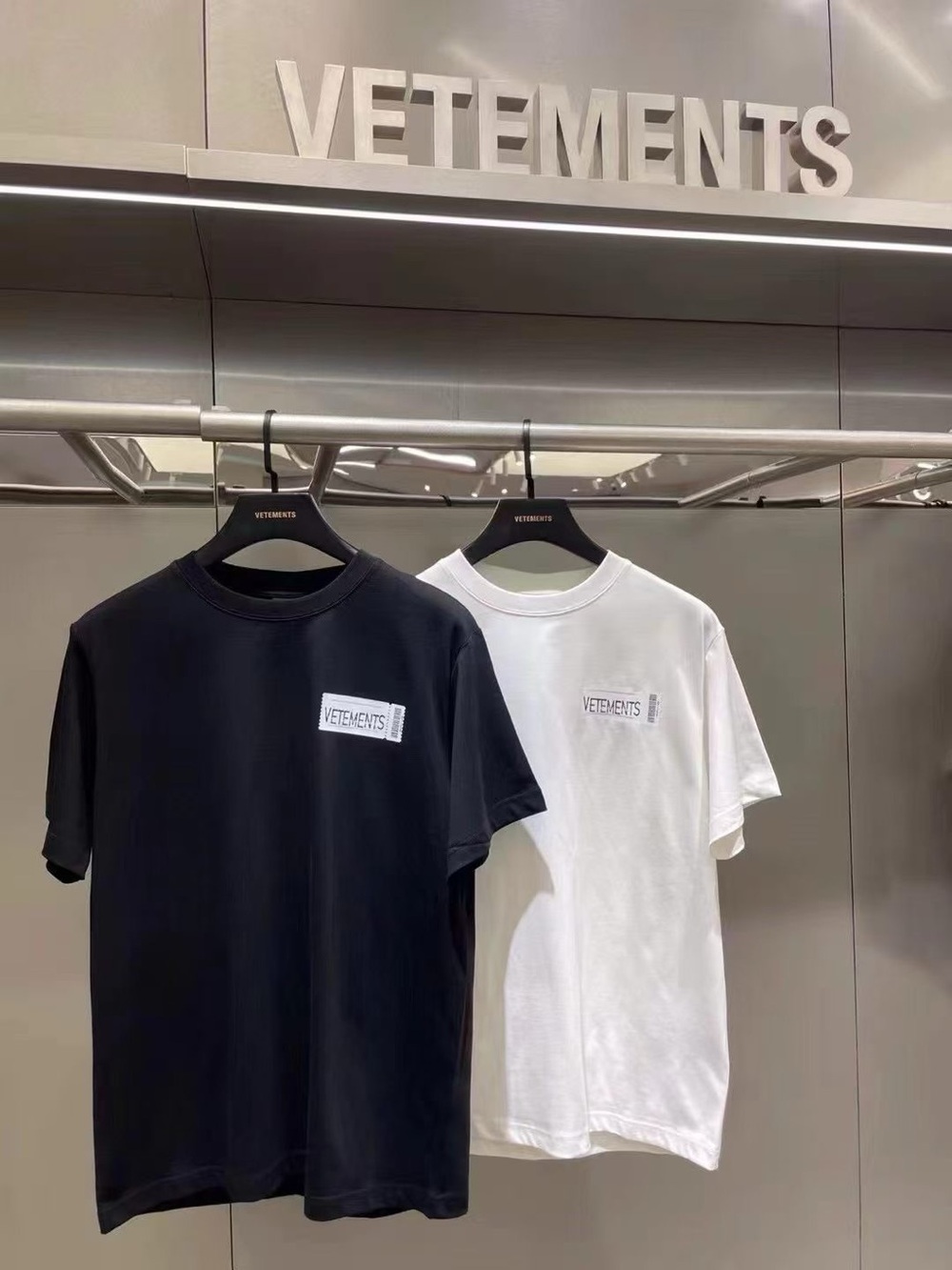 Vetements Black & White Logo Patch Short Sleeve Tee